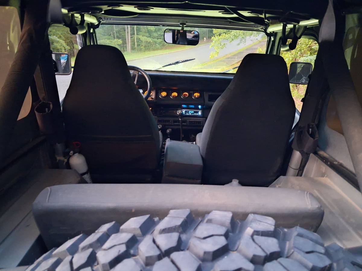 Jeep-wrangler-yj-1988-silver-12