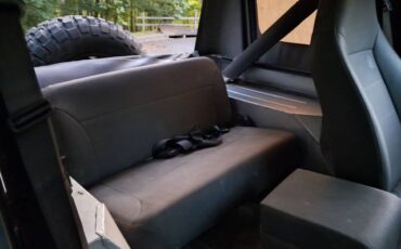 Jeep-wrangler-yj-1988-silver-14