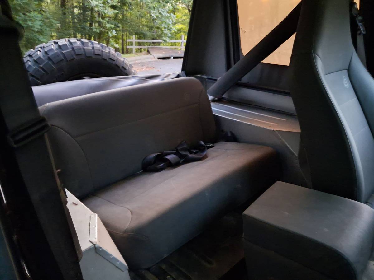 Jeep-wrangler-yj-1988-silver-14