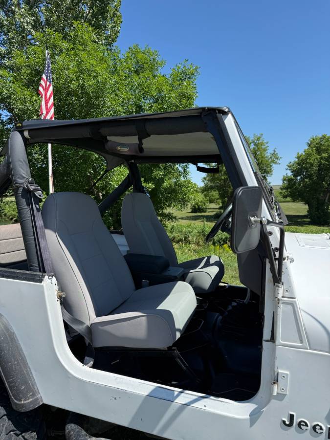 Jeep-wrangler-yj-1989-white-10