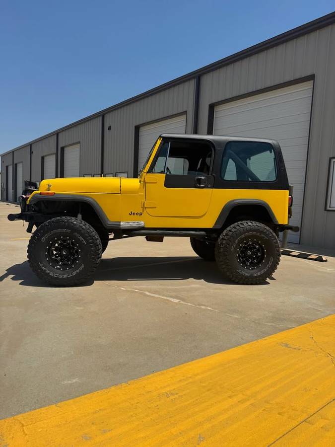 Jeep-wrangler-yj-1990-yellow-2