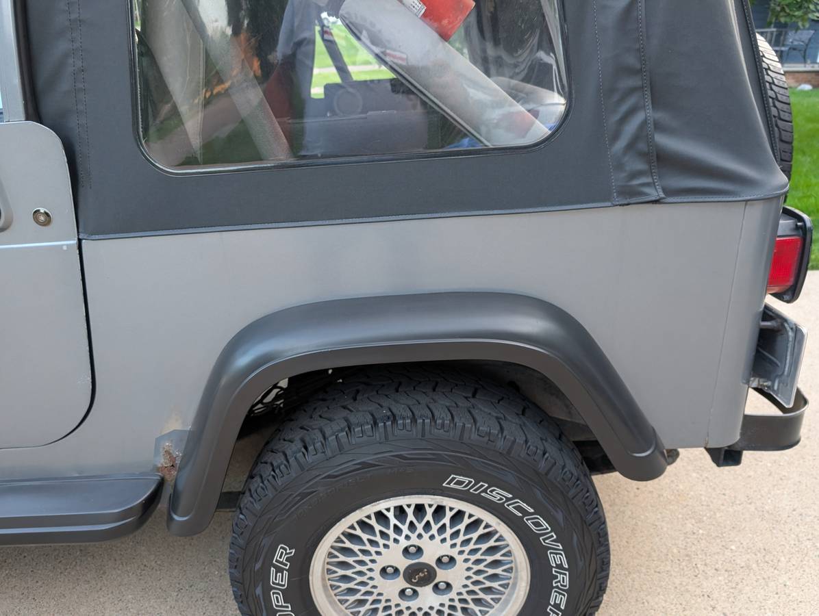 Jeep-wrangler-yj-1991-grey-11