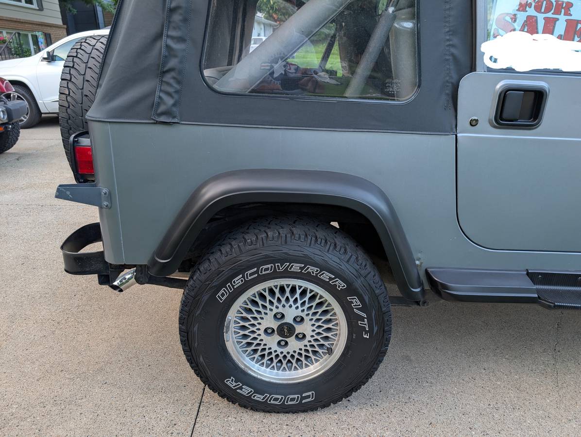 Jeep-wrangler-yj-1991-grey-4