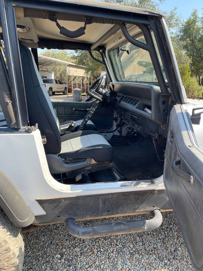 Jeep-wrangler-yj-1992-white-8