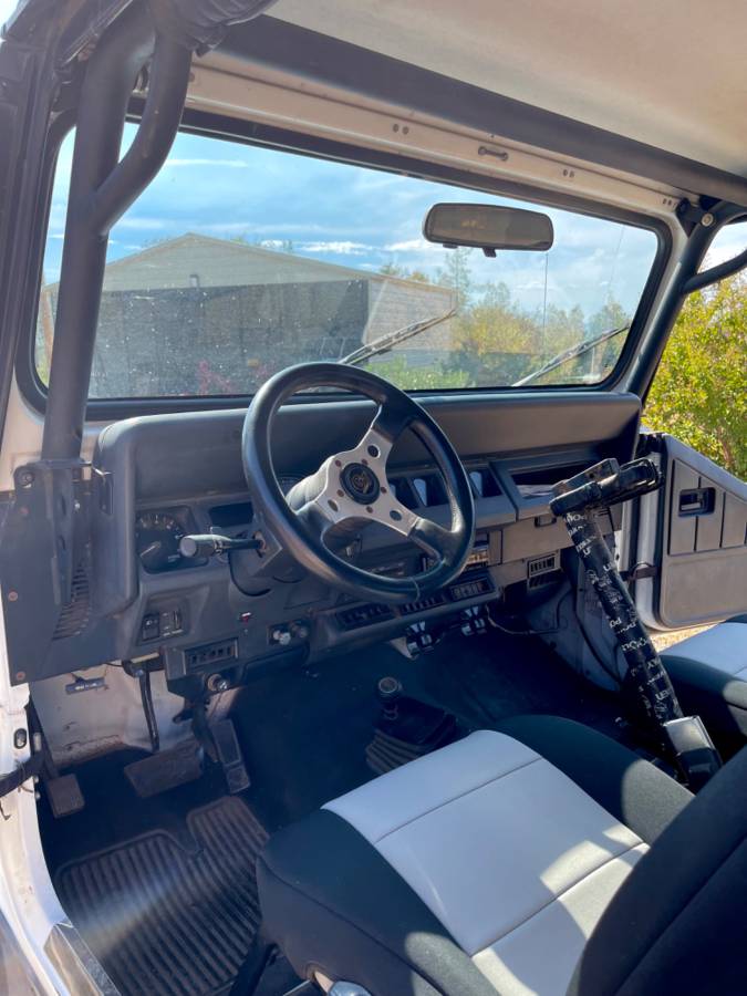 Jeep-yj-1992-white-5