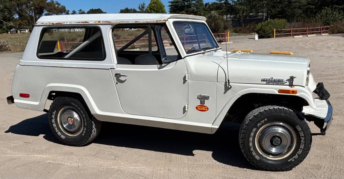 Jeepster-commando-4wd-1970-white-2