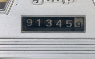 Jeepster-commando-4wd-1970-white-4