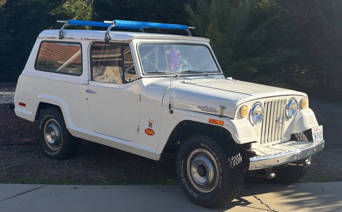 Jeepster-commando-4wd-1970-white