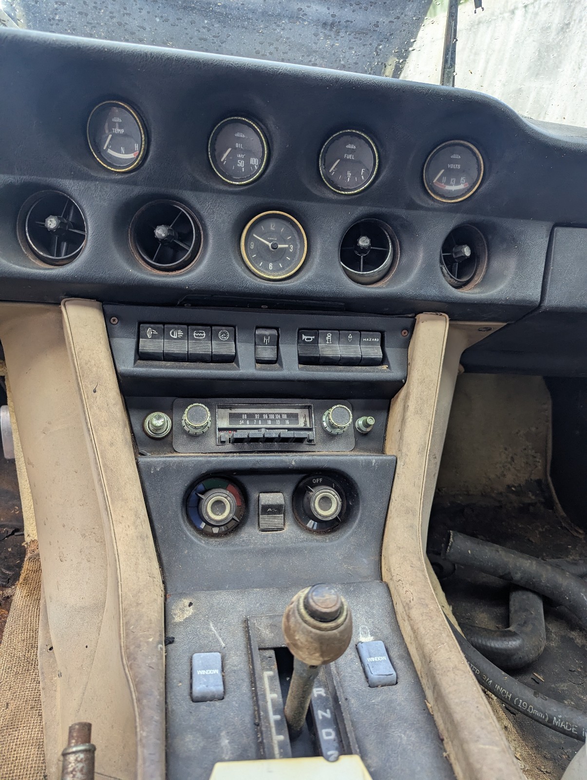 Jensen-Interceptor-Coupe-1971-14