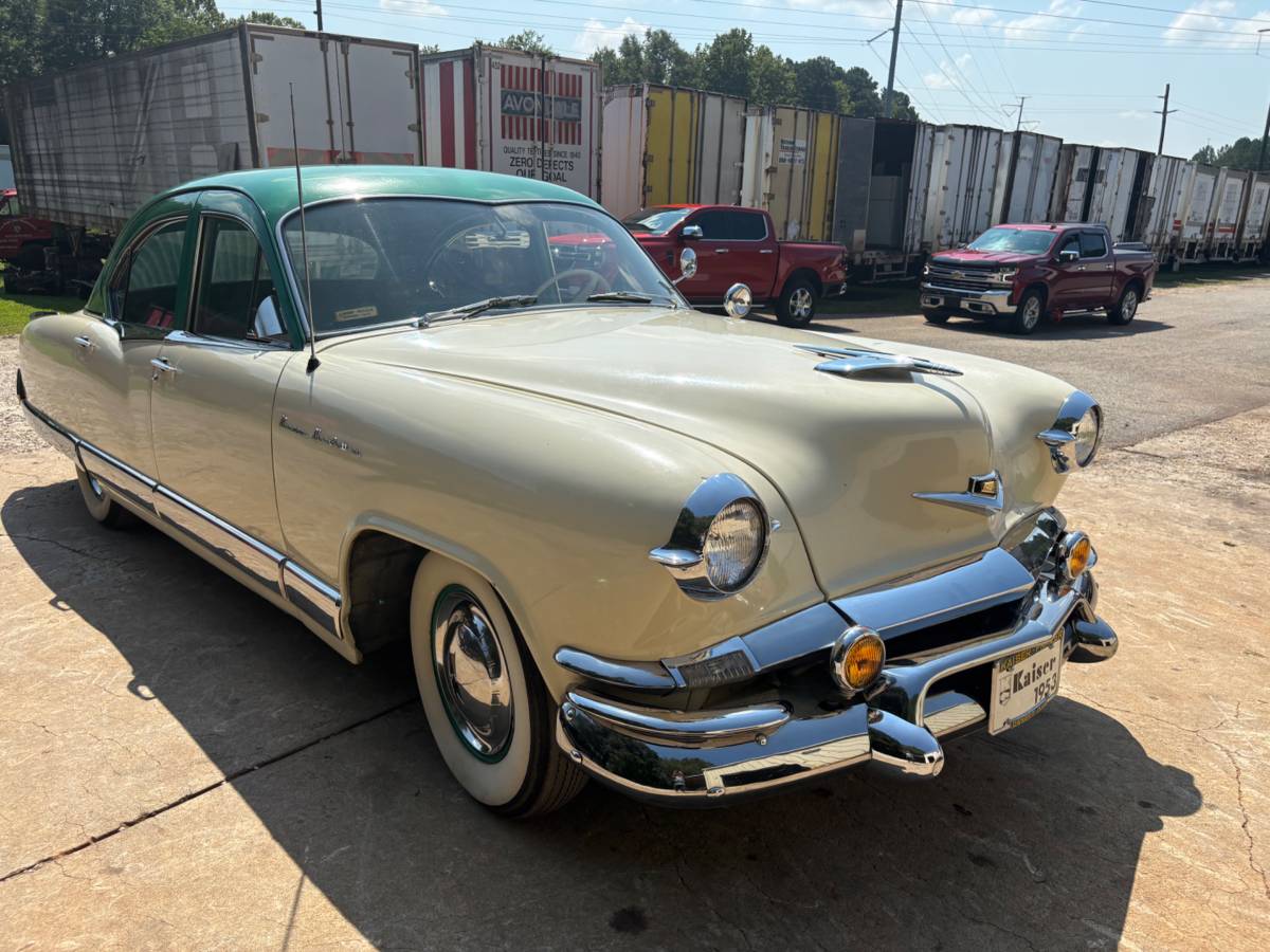 Kaiser-manhattan-1953-white-2