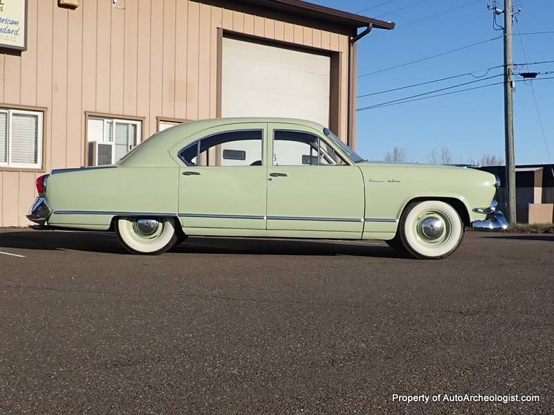 Kaiser-traveler-1953-green-4