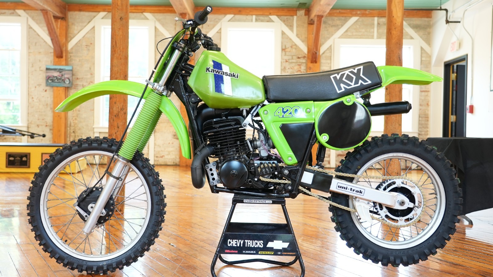 Kawasaki-KX-1980-1