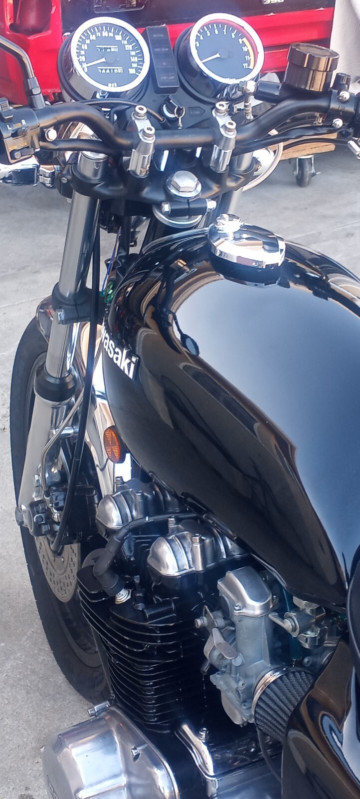 Kawasaki-KZ-900-ltd-1976-6