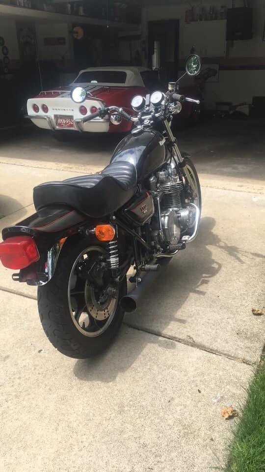 Kawasaki-KZ1000-LTD-1980-1