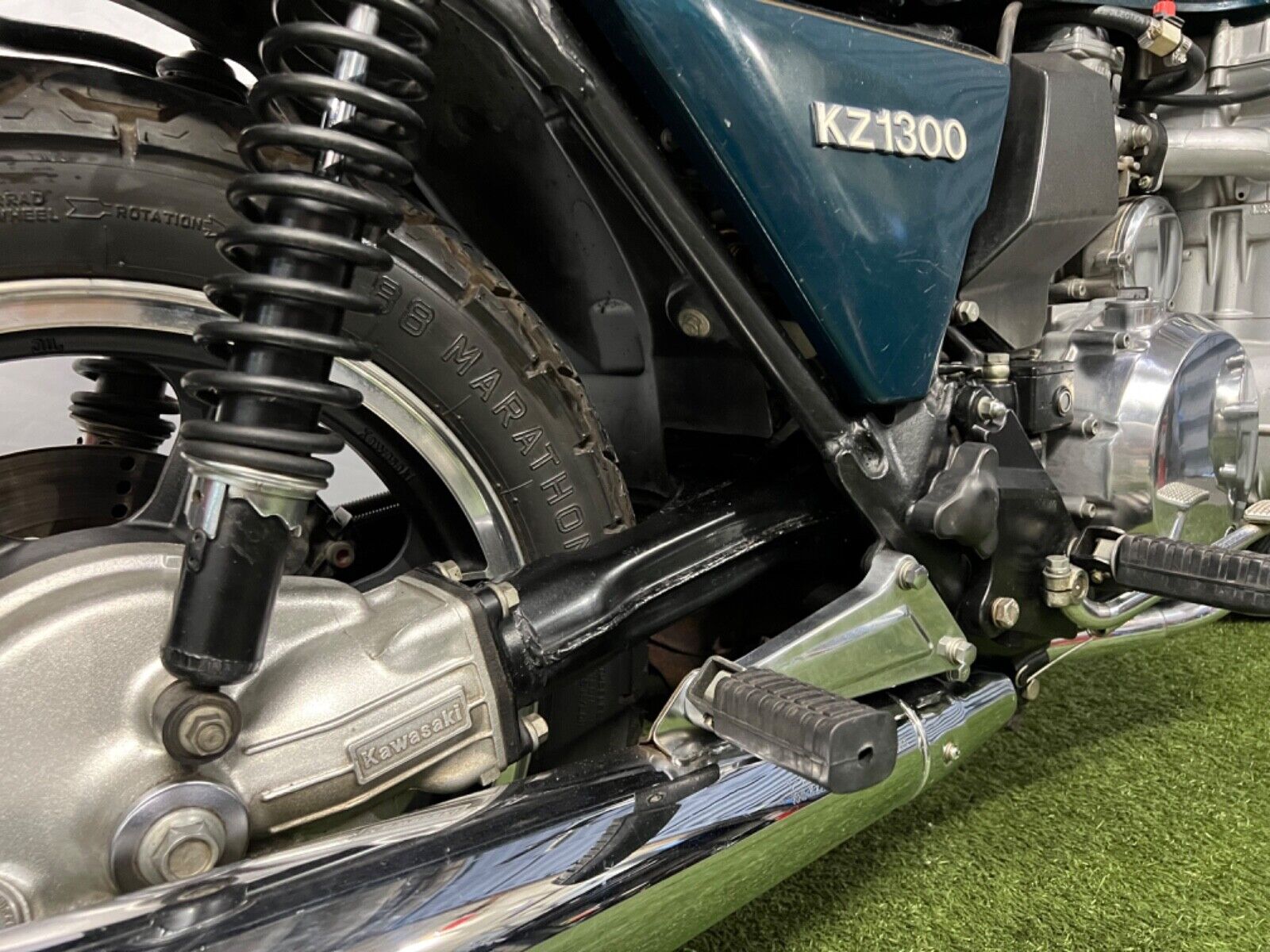 Kawasaki-KZ1300-1979-11
