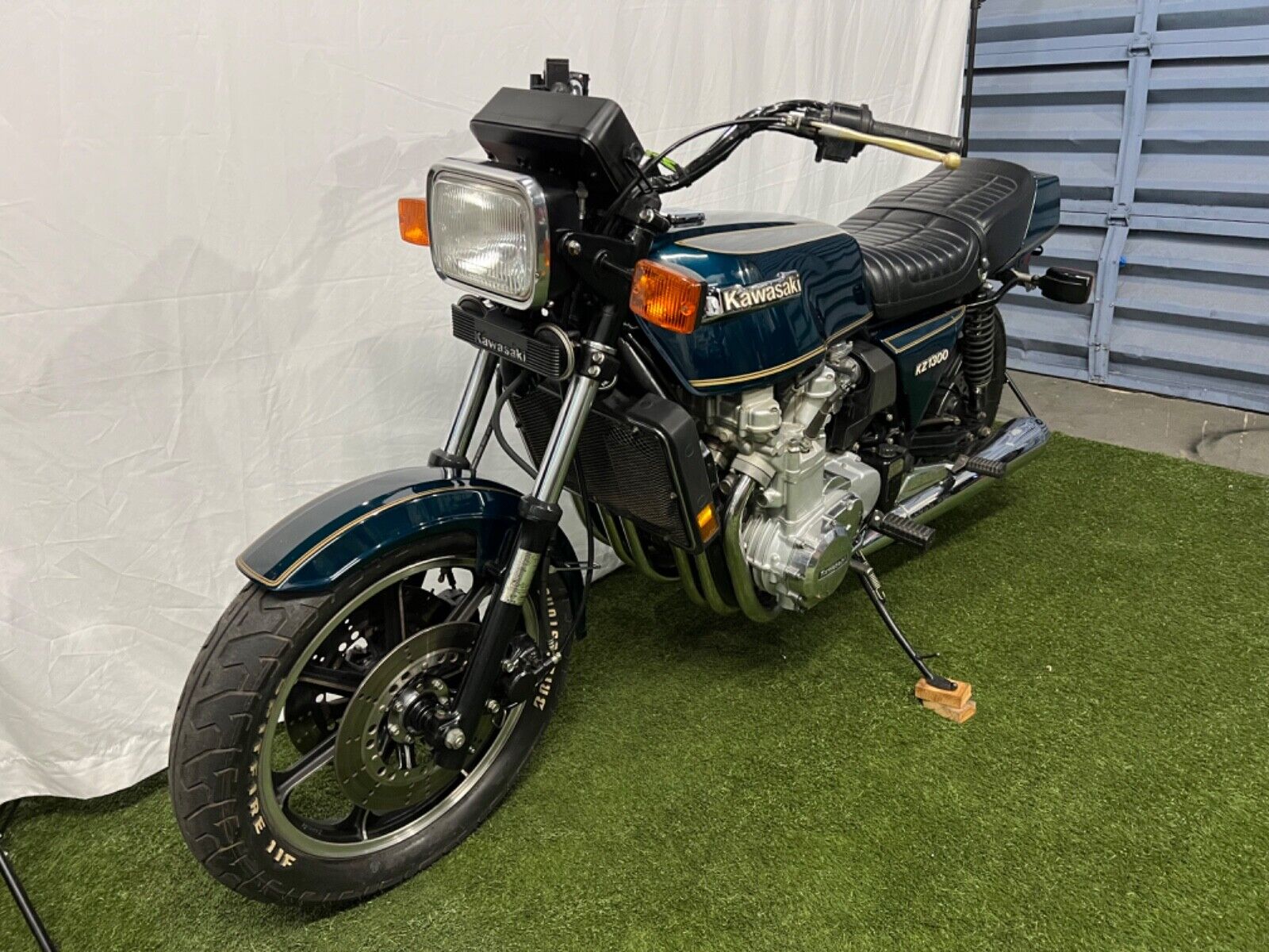 Kawasaki-KZ1300-1979-3