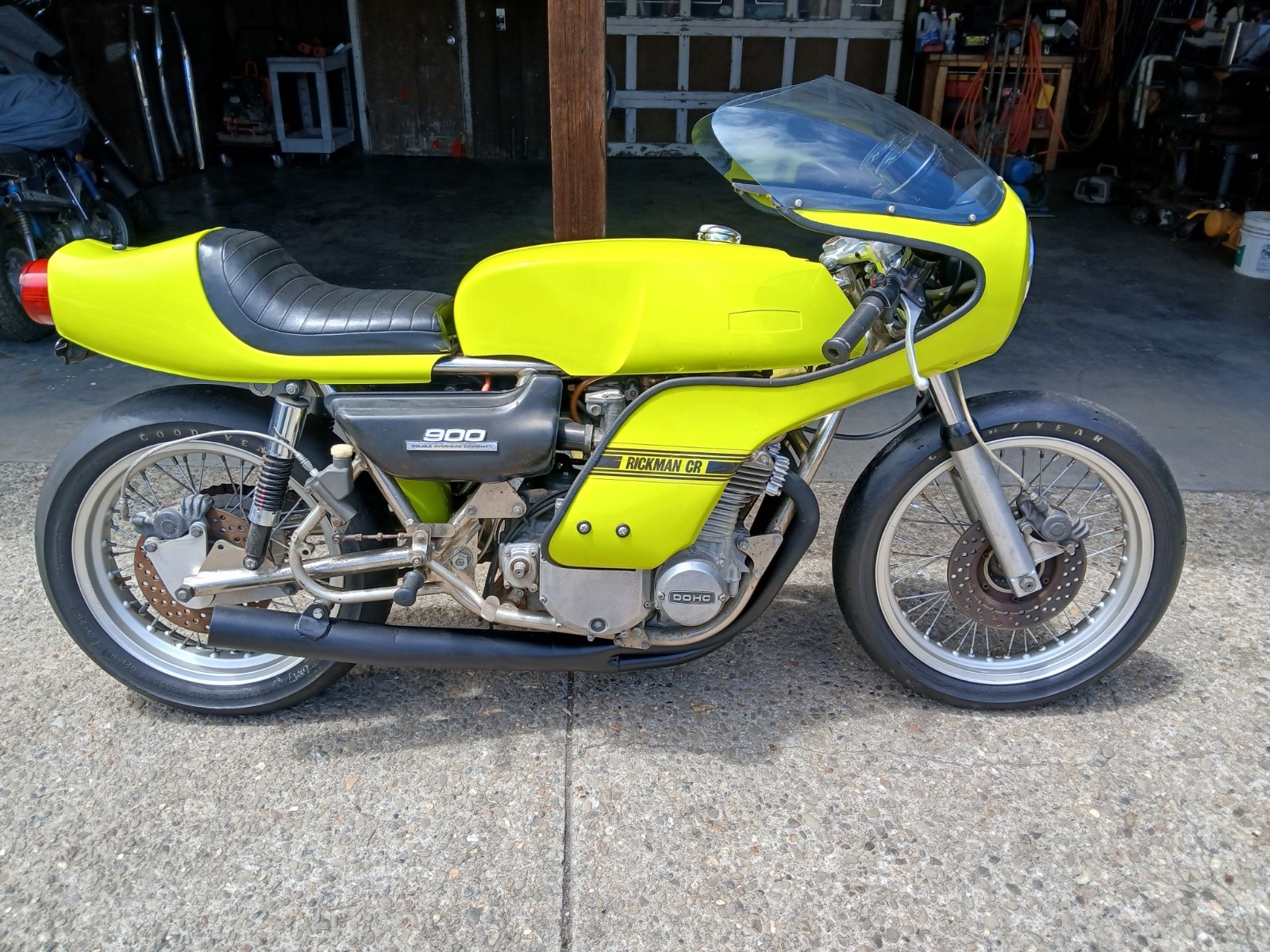 Kawasaki-Z1-900-Rickman-CR-1975-1