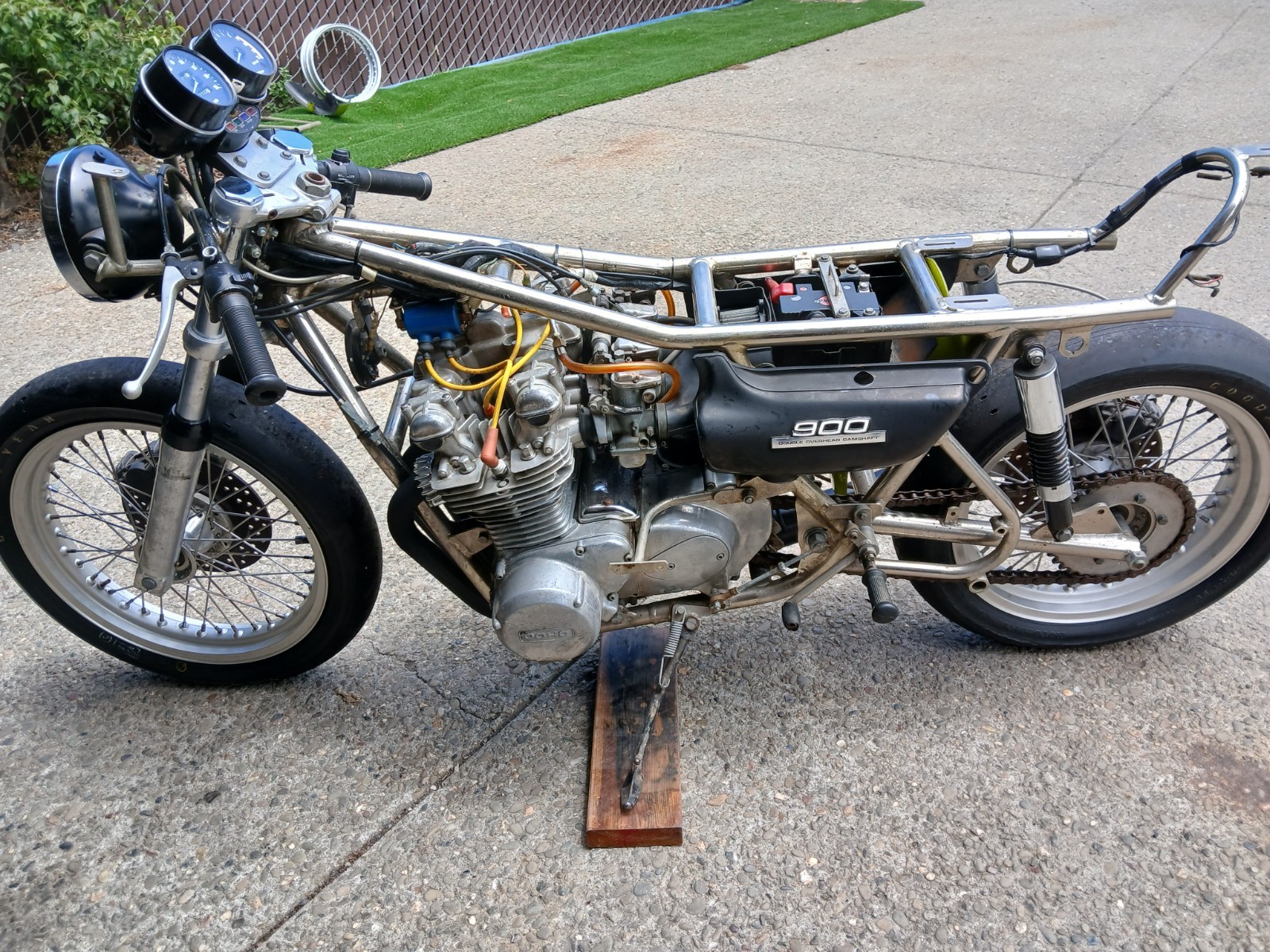 Kawasaki-Z1-900-Rickman-CR-1975-11