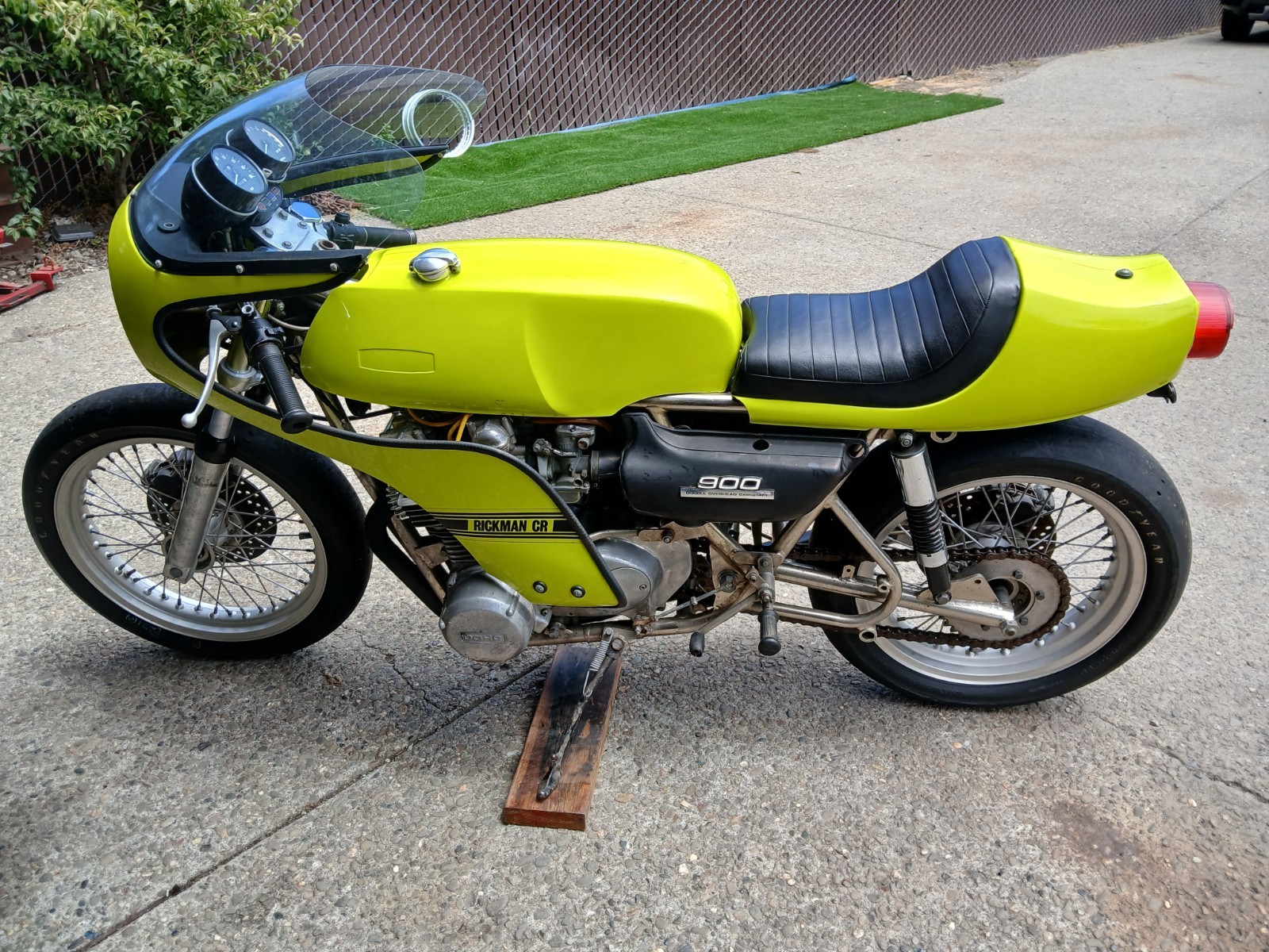 Kawasaki-Z1-900-Rickman-CR-1975-2