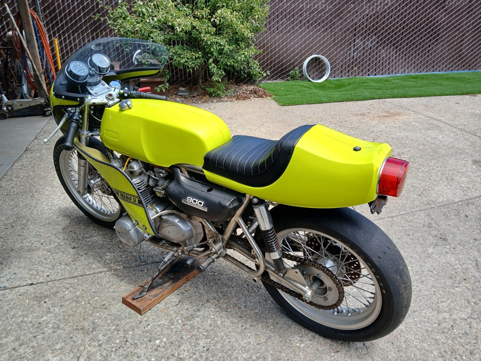 Kawasaki-Z1-900-Rickman-CR-1975-3