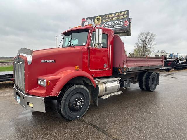 Kenworth-t8-series-diesel-1990-red-1