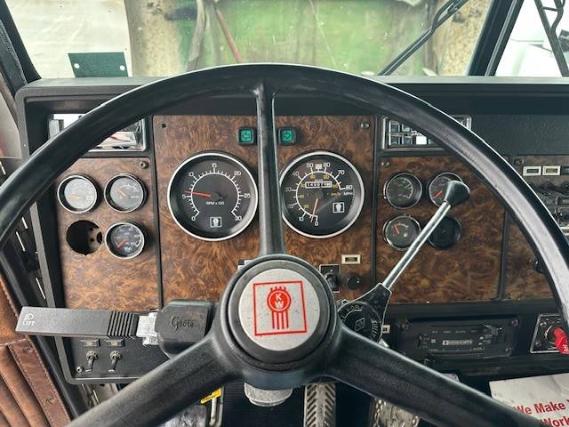 Kenworth-t8-series-diesel-1990-red-14