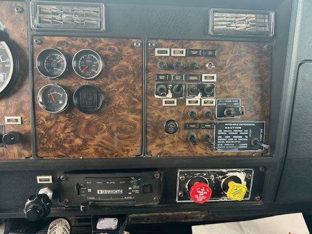 Kenworth-t8-series-diesel-1990-red-15