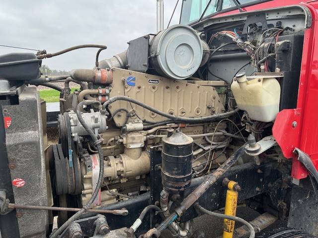 Kenworth-t8-series-diesel-1990-red-21