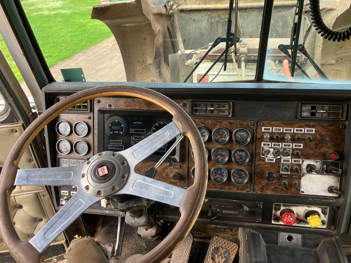 Kenworth-w900b-diesel-1988-15