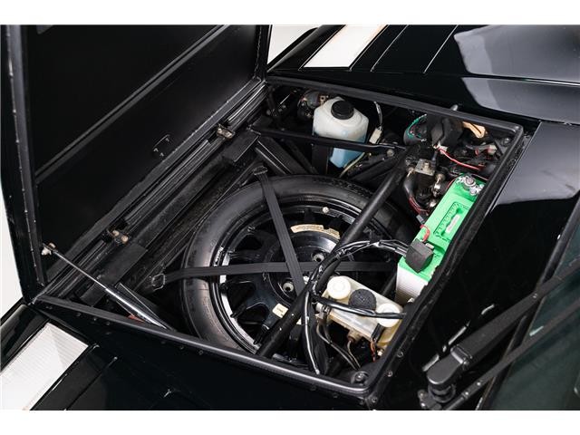 Lamborghini-Countach-1989-Coupe-14