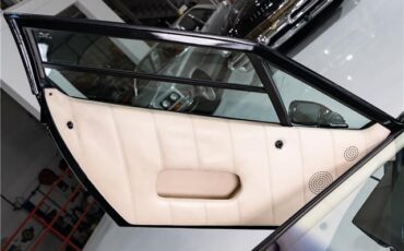 Lamborghini-Countach-1989-Coupe-17