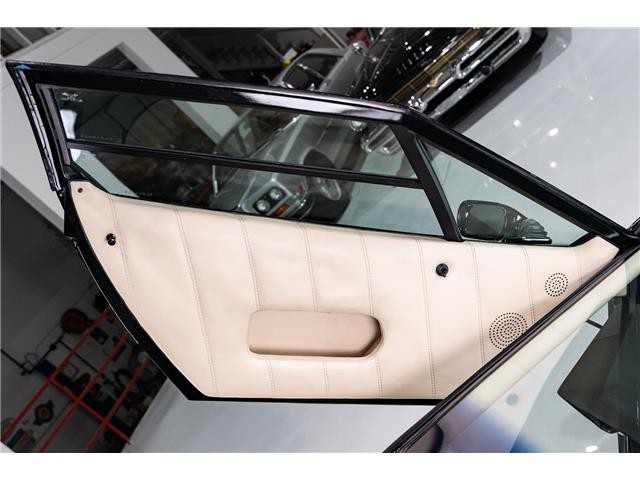 Lamborghini-Countach-1989-Coupe-17
