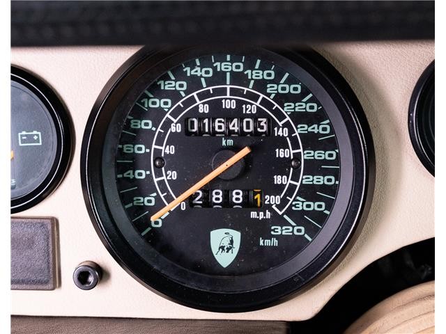 Lamborghini-Countach-1989-Coupe-19