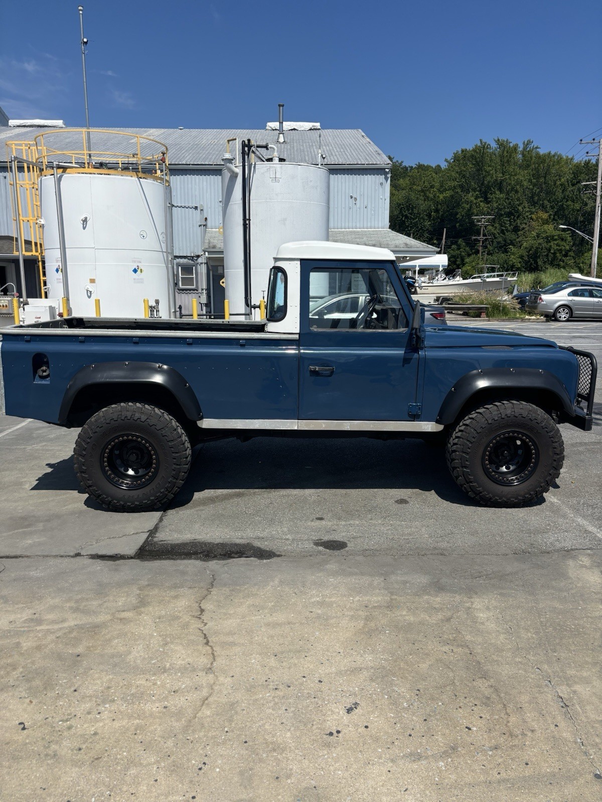 Land-Rover-Defender-1900-Standard-Cab-Pickup-6