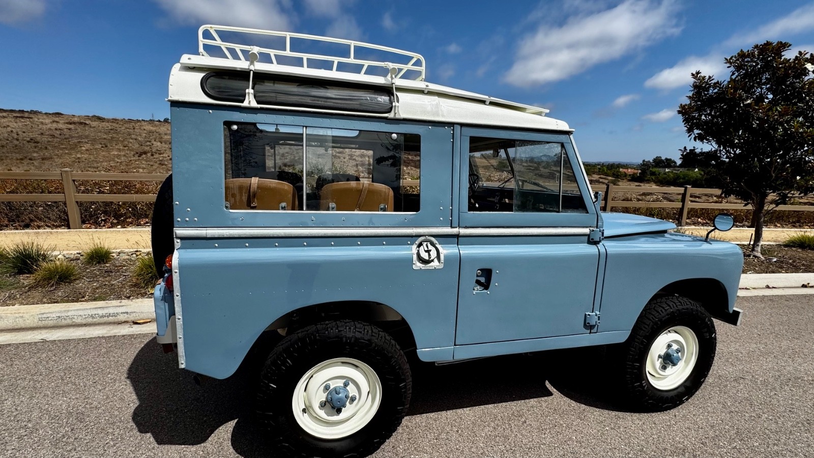 Land-Rover-Defender-1974-SUV-15