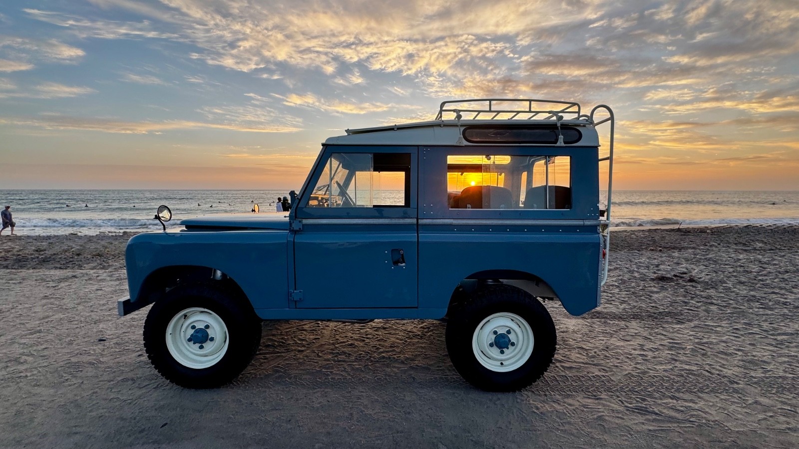 Land-Rover-Defender-1974-SUV-2