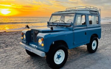 Land-Rover-Defender-1974-SUV