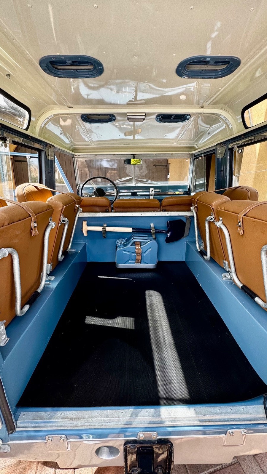 Land-Rover-Defender-1974-SUV-8