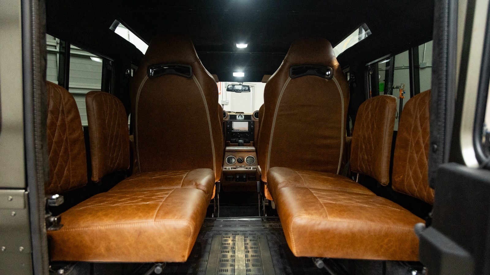 Land-Rover-Defender-1980-SUV-12