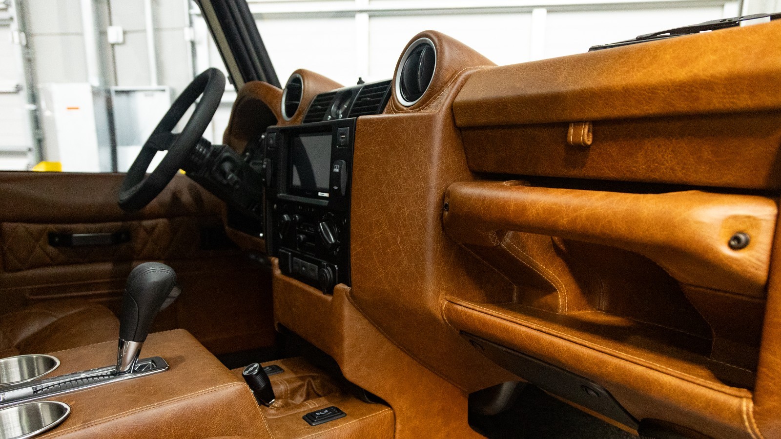 Land-Rover-Defender-1980-SUV-14