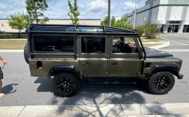 Land-Rover-Defender-1980-SUV-3