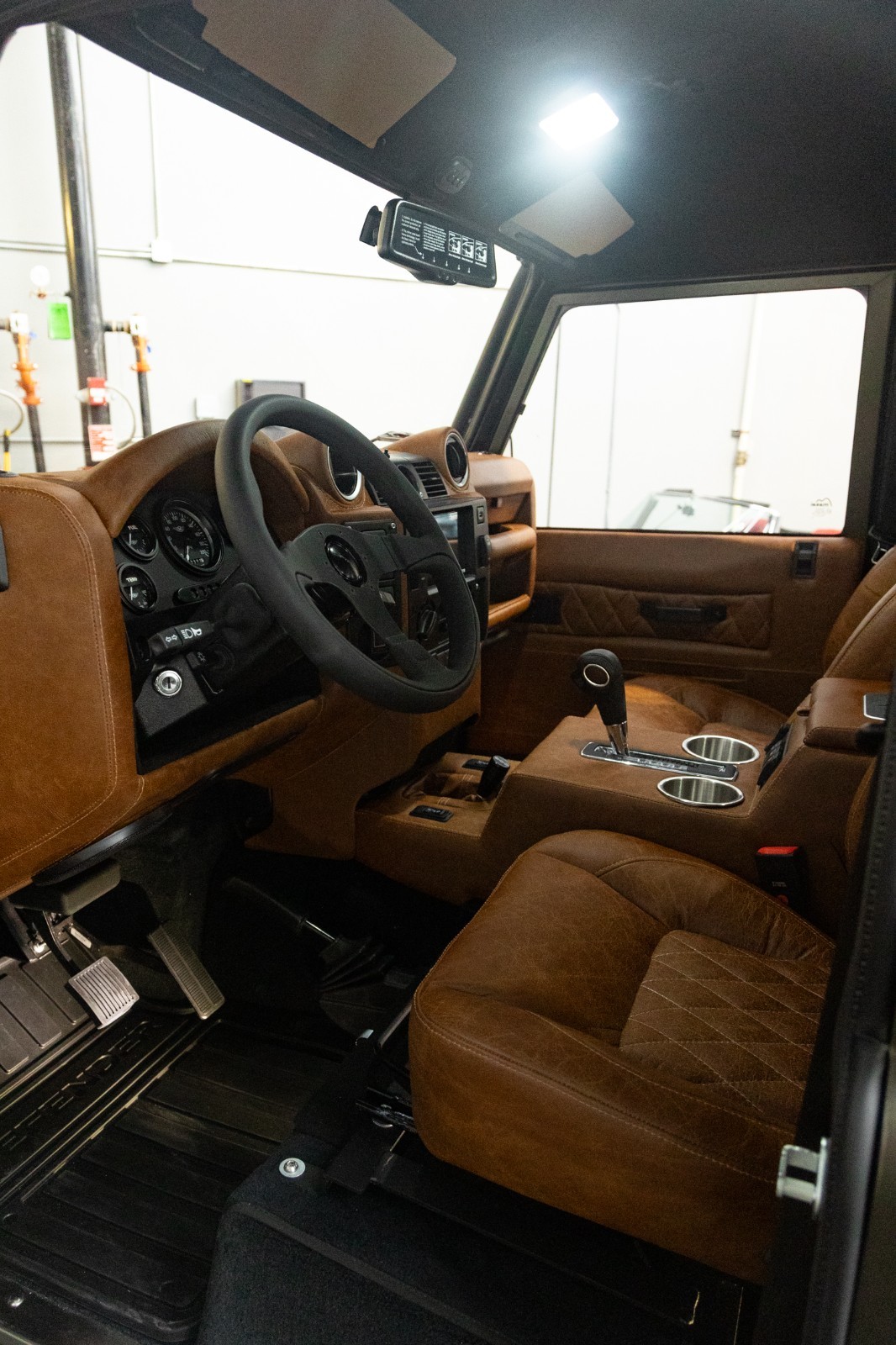 Land-Rover-Defender-1980-SUV-7