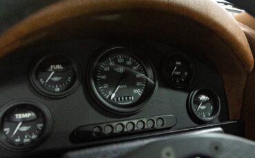 Land-Rover-Defender-1980-SUV-8