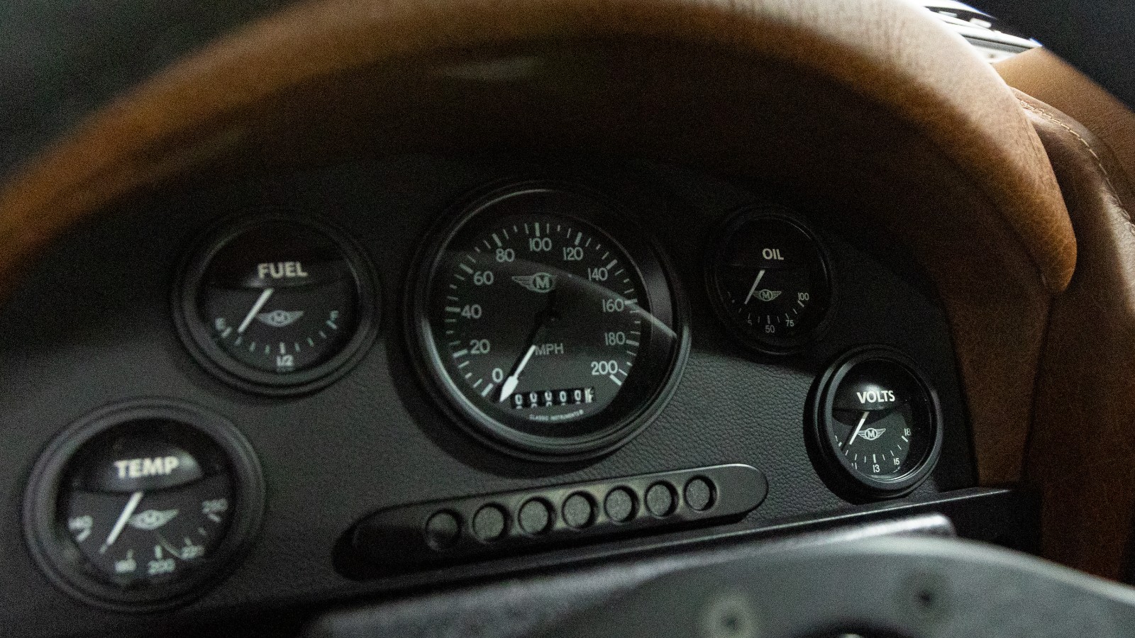 Land-Rover-Defender-1980-SUV-8