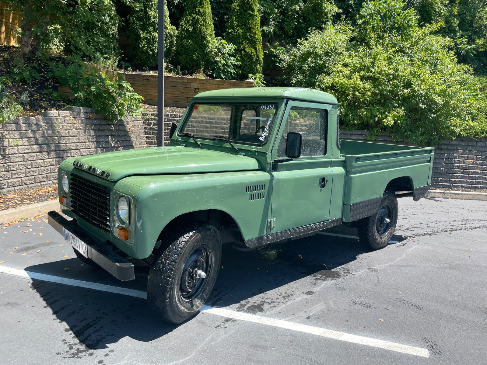 Land-Rover-Defender-1989-Pickup-Truck-1