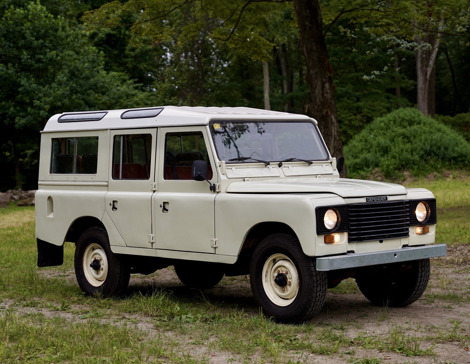 Land-Rover-Defender-1990-SUV-1