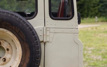 Land-Rover-Defender-1990-SUV-10