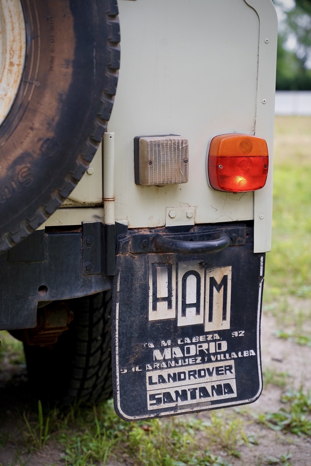 Land-Rover-Defender-1990-SUV-11