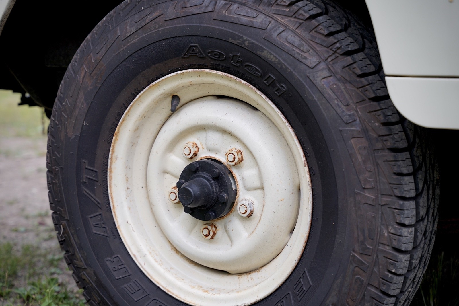 Land-Rover-Defender-1990-SUV-13