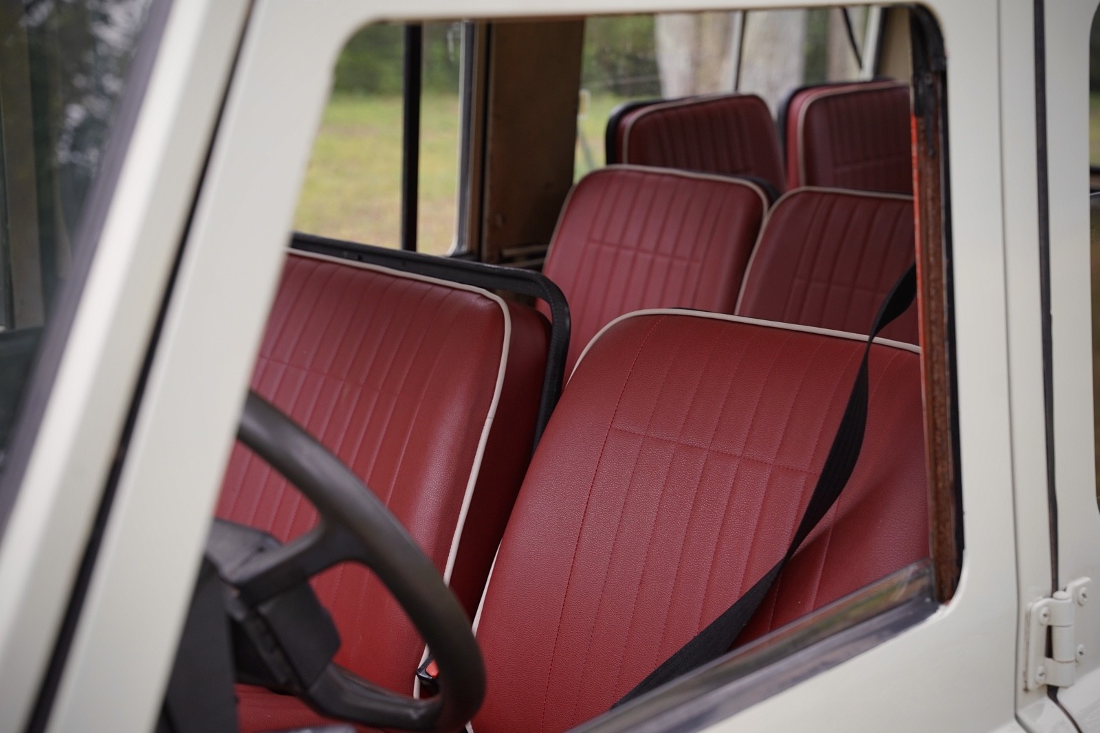 Land-Rover-Defender-1990-SUV-17